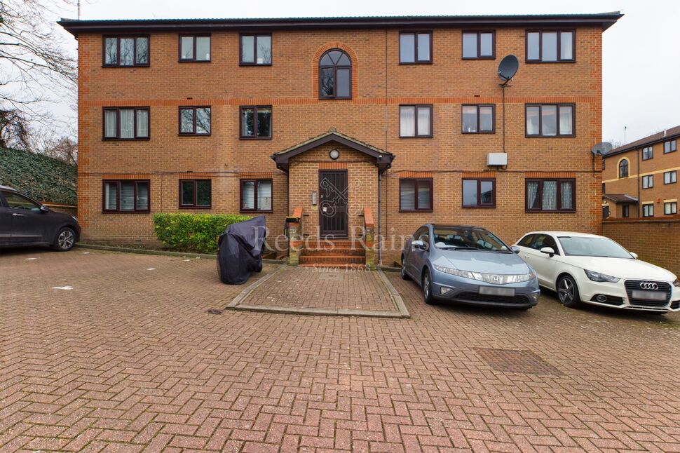 Main image of 1 bedroom Flat for sale, Winston Close, Greenhithe, Kent, DA9