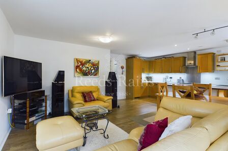 2 bedroom  Flat for sale