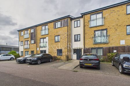 Salisbury Road, 1 bedroom  Flat to rent, £1,350 pcm