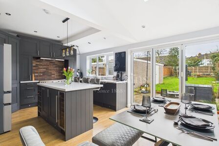 5 bedroom Semi Detached House for sale