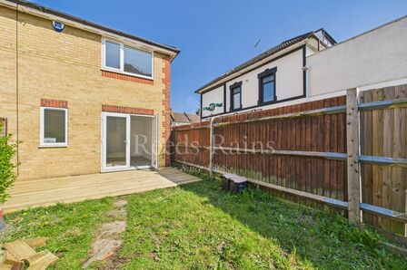 2 bedroom End Terrace House to rent
