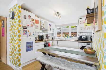 Rosedene Court, 2 bedroom  Flat for sale, £270,000