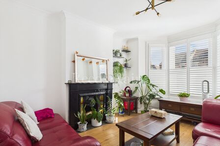 3 bedroom Mid Terrace House for sale