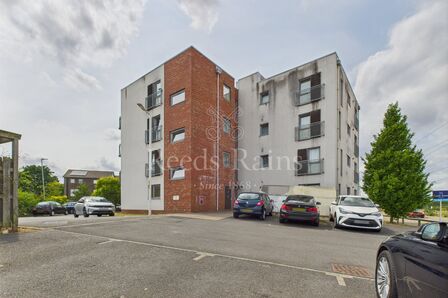 Sympathy Vale, 2 bedroom  Flat for sale, £220,000