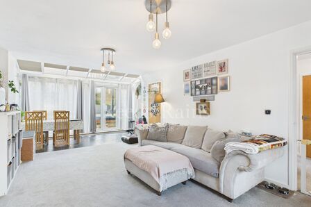 4 bedroom End Terrace House for sale