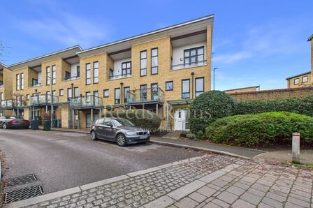 Waterstone Way, 4 bedroom End Terrace House for sale, &pound;550,000