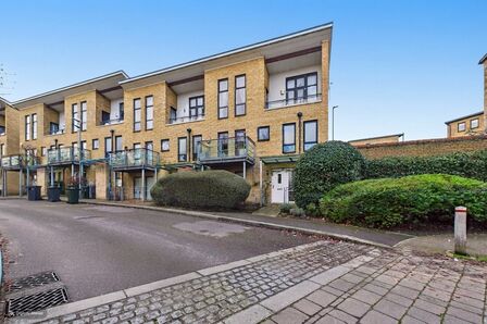 4 bedroom End Terrace House for sale