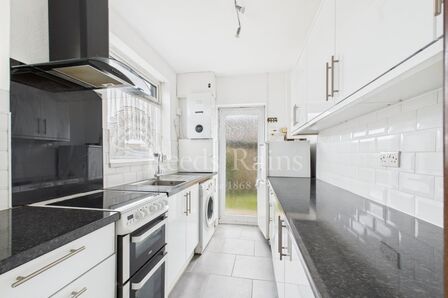 Bexley Close, 3 bedroom Semi Detached House to rent, £1,950 pcm