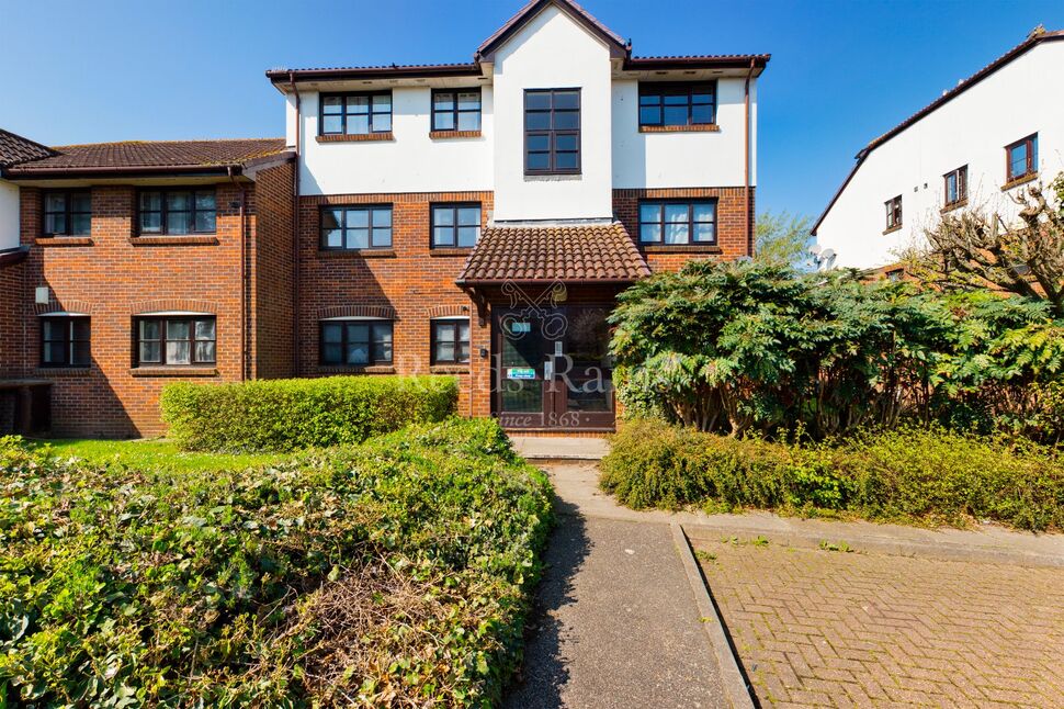 Main image of 2 bedroom Flat for sale, Bishops Court, Greenhithe, Kent, DA9