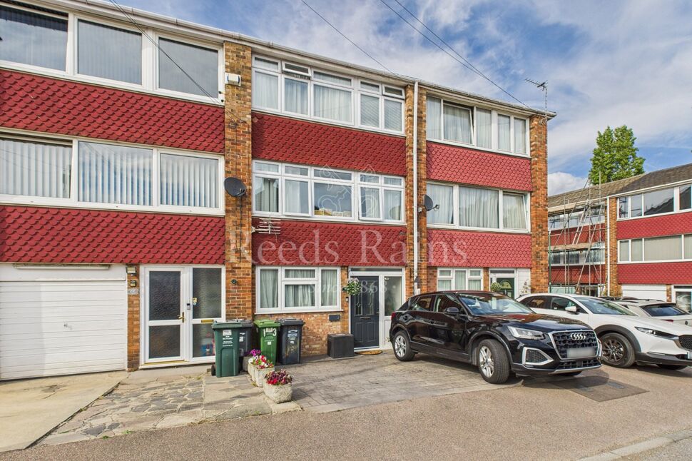 Main image of 5 bedroom Mid Terrace House for sale, Cadogan Avenue, Dartford, Kent, DA2