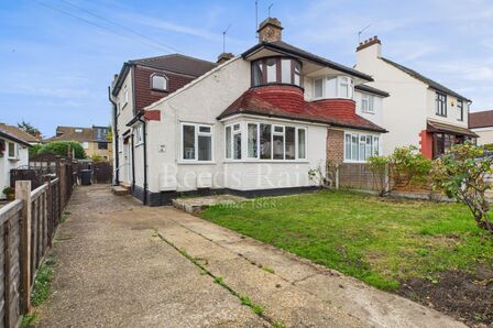 Windsor Drive, 2 bedroom  Flat for sale, £300,000