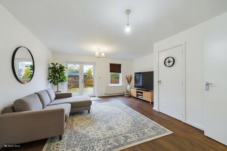 5 bedroom Mid Terrace House for sale
