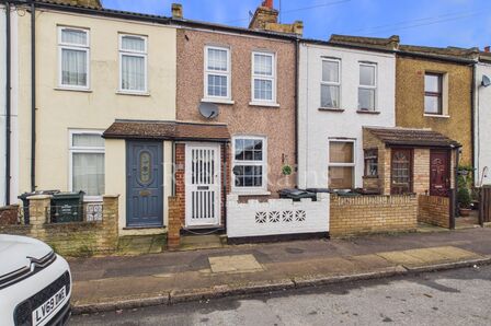 Carlisle Road, 3 bedroom Mid Terrace House for sale, &pound;325,000