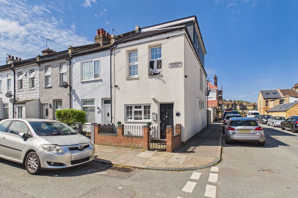 Main image of 4 bedroom End Terrace House for sale, Howard Road, Dartford, Kent, DA1