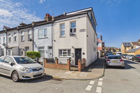 Howard Road, 4 bedroom End Terrace House for sale, &pound;465,000