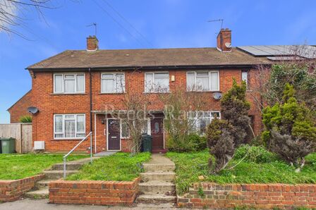 3 bedroom Mid Terrace House for sale