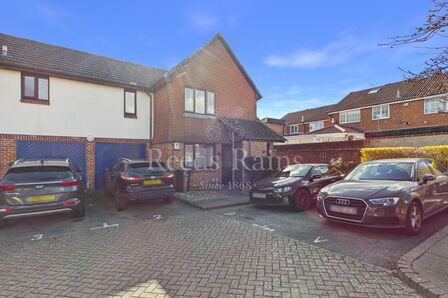 Trinity Road, 1 bedroom Flat for sale, &pound;165,000