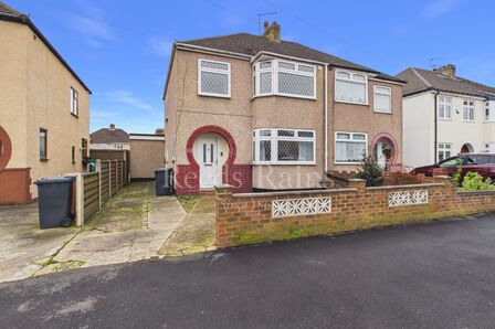 James Road, 3 bedroom Semi Detached House to rent, &pound;2,100 pcm