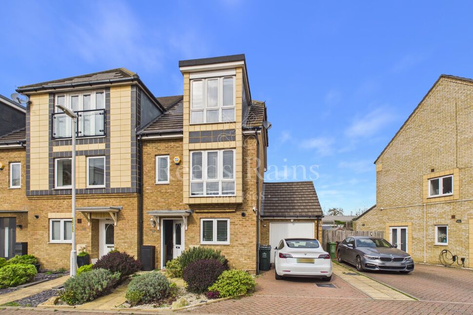 Main image of 4 bedroom End Terrace House for sale, Stone House Lane, Dartford, Kent, DA2