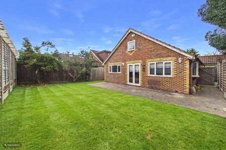 Shepherds Lane, 4 bedroom Detached Bungalow for sale, &pound;850,000