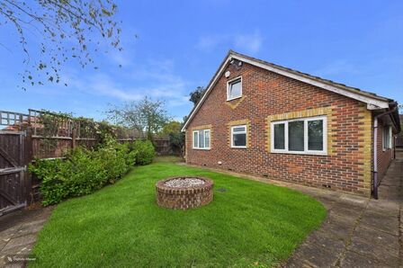 Shepherds Lane, 4 bedroom Detached Bungalow for sale, &pound;850,000