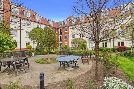 King Edward Avenue, 1 bedroom Flat for sale, &pound;275,000