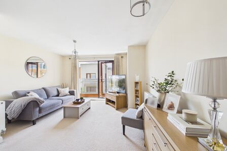 Evelyn Walk, 2 bedroom Flat for sale, &pound;225,000