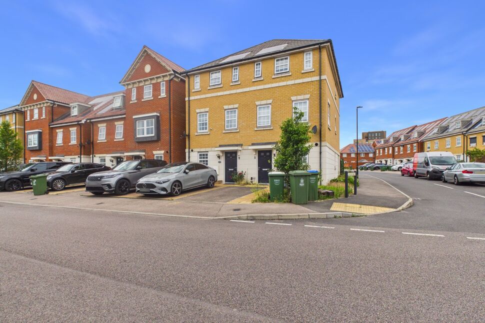 Main image of 4 bedroom Mid Terrace House for sale, Richmer Road, Erith, DA8