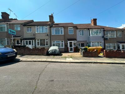 3 bedroom Mid Terrace House for sale