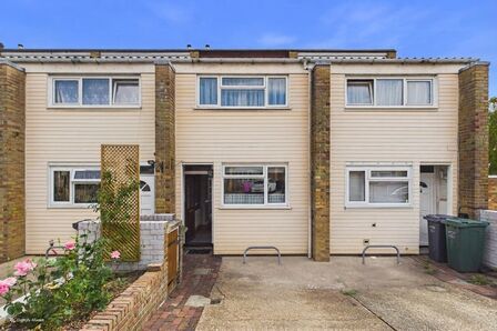2 bedroom Mid Terrace House to rent