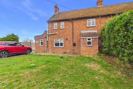 Gills Road, 3 bedroom End Terrace House to rent, &pound;1,900 pcm