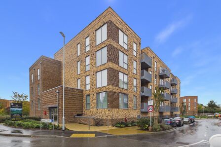 2 bedroom Flat for sale
