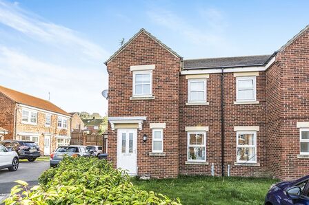 Kings Avenue, 3 bedroom Semi Detached House to rent, £750 pcm