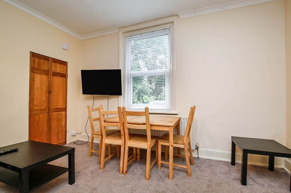 Lounge / Kitchen