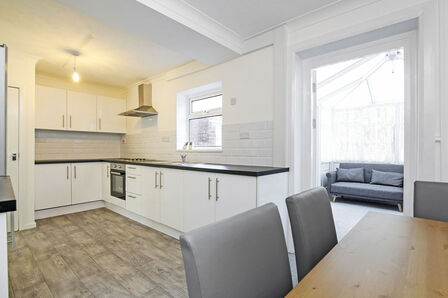 4 bedroom Semi Detached House to rent