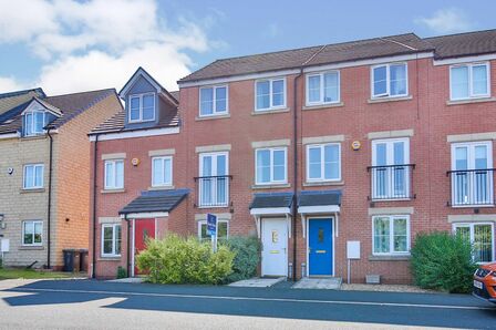 3 bedroom Mid Terrace House to rent