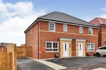 Gibside Way, 3 bedroom Semi Detached House to rent, £800 pcm