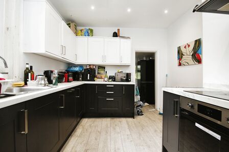 7 bedroom Mid Terrace House for sale
