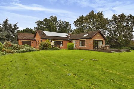 Rushyford, 3 bedroom Detached Bungalow to rent, £1,500 pcm