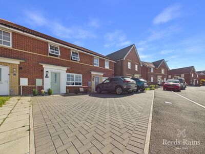 3 bedroom Mid Terrace House for sale
