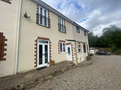3 bedroom Mid Terrace House for sale