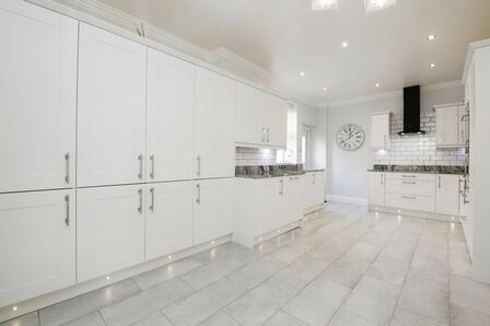 3 bedroom Mid Terrace House for sale