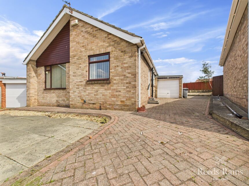 2 bedroom Detached Bungalow for sale