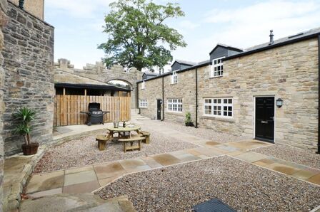 Castle Mews, 1 bedroom  Property to rent, £725 pcm
