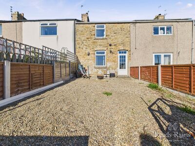 2 bedroom Mid Terrace House for sale