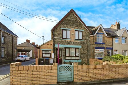 Tindale Crescent, 2 bedroom End Terrace House for sale, £65,000