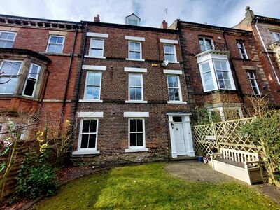 6 bedroom Mid Terrace House for sale