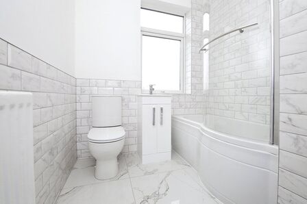 3 bedroom Mid Terrace House for sale