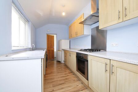 3 bedroom Mid Terrace House for sale