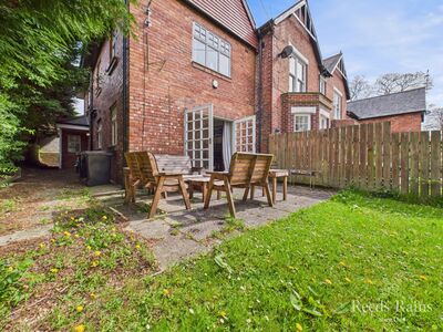 4 bedroom End Terrace House for sale